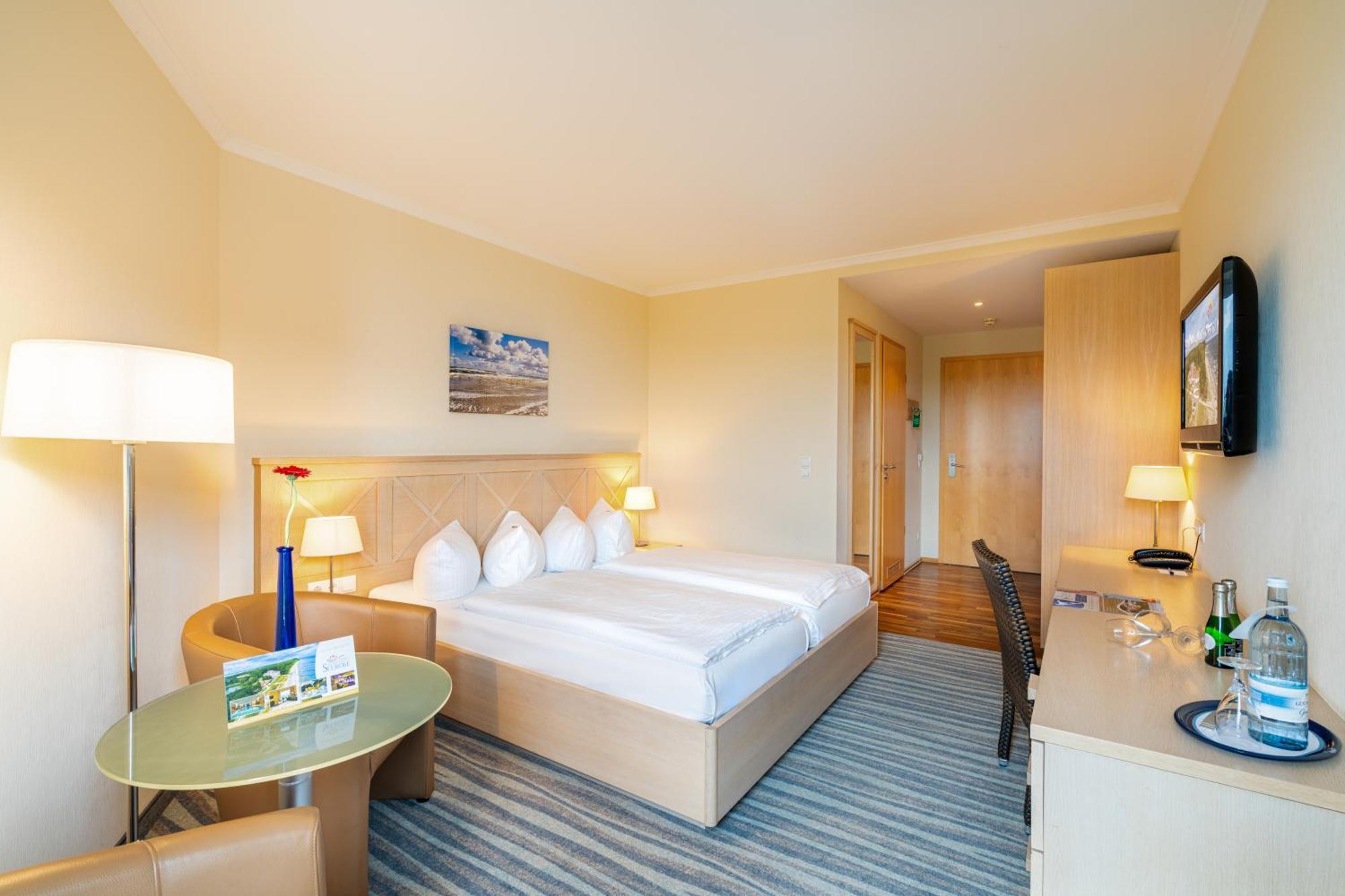 Strandhotel Seerose Кёльпинзе Экстерьер фото