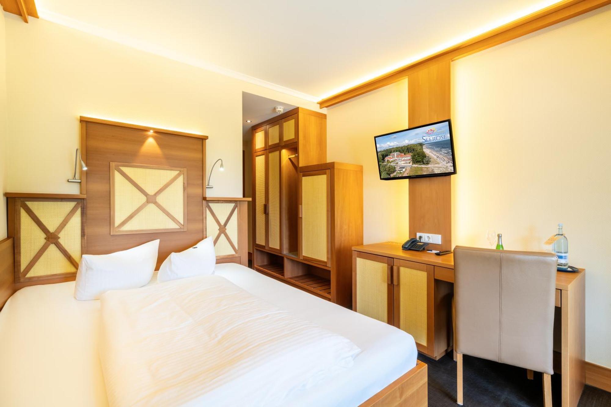 Strandhotel Seerose Кёльпинзе Экстерьер фото